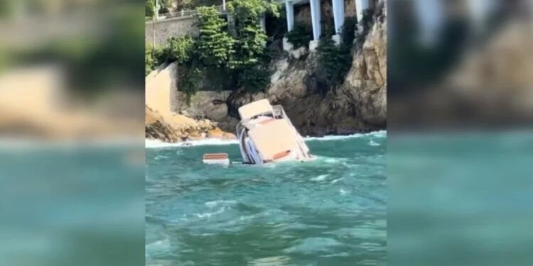 Яхта с туристами, празднующими Новый год, затонула в Мексике