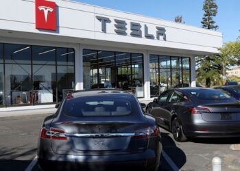 В Tesla впервые за девять лет заявили о падении продаж