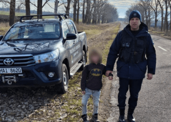 Un copil de 6 ani hoinărea singur în zona de frontieră la Liveni: Poliția l-a preluat și l-a dus la asistența socială