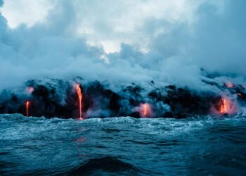 Может повториться хаос 2010 года: один из крупнейших вулканов Исландии готовится к извержению