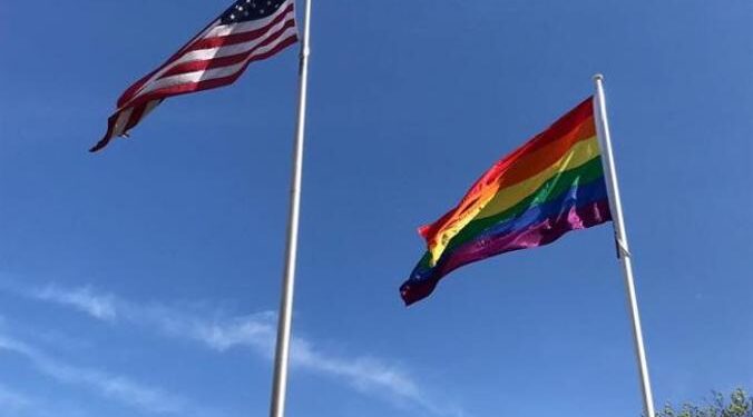 Госдеп США запретил вывешивать флаги ряда движений кроме одного