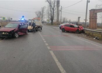 Două mașini implicate într-un accident, la Florești. Sunt victime