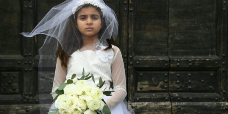 В Ираке приняли поправки, разрешающие браки с 9-летними девочками