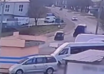 Tragedie pe traseul R4: Un șofer a murit într-un accident cu un microbuz