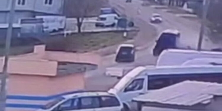 Tragedie pe traseul R4: Un șofer a murit într-un accident cu un microbuz