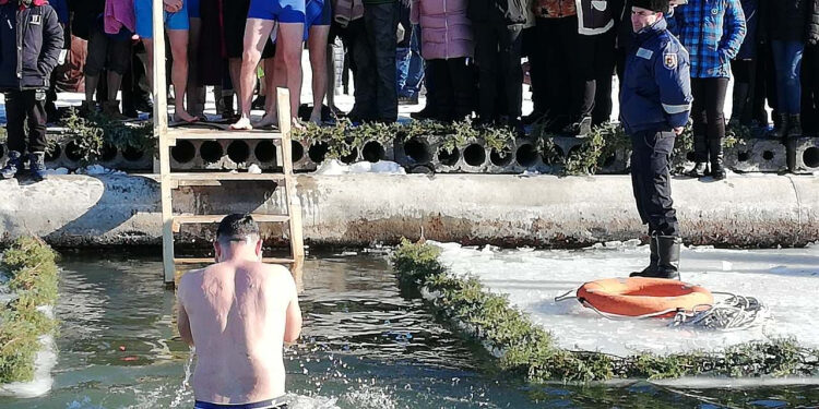Предупреждения относительно купания на Крещение Господня: пребывание в холодной воде не должно длиться дольше 10 секунд