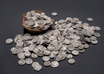 В Англии нашли более 1300 монет, захороненных во времена правления императора Нерона