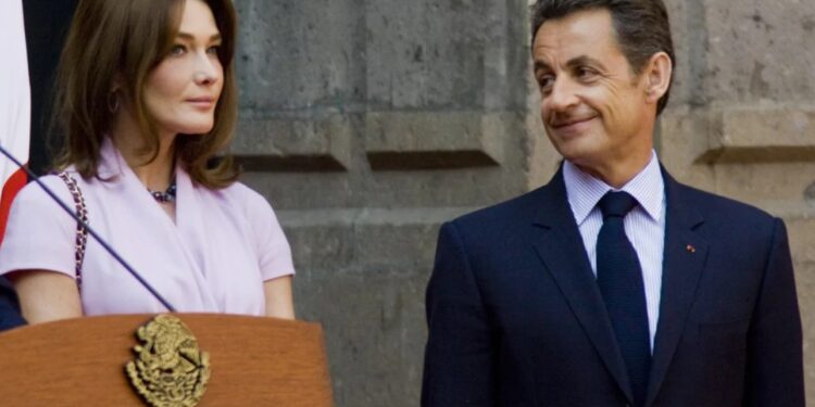 Чемодан с деньгами от Каддафи: Николя Саркози и Карлу Бруни могут посадить на 10 лет