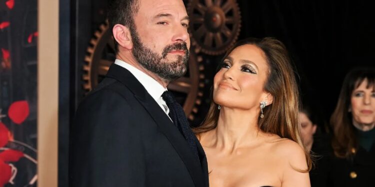 Дженнифер Лопес и Бен Аффлек официально развелись