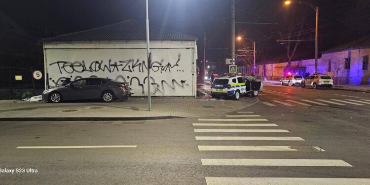 В Кишиневе произошло серьезное ДТП с участием машины полиции