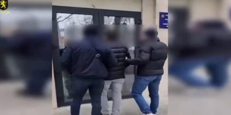 Bărbat reținut pentru furturi din buzunare în transportul public din Chișinău