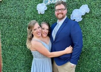 СМИ сообщили о беременности имеющих одно тело сиамских близнецов