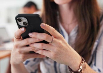 Impactul rețelelor sociale asupra sănătății mentale: Iritabilitate și anxietate