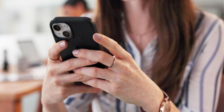 Impactul rețelelor sociale asupra sănătății mentale: Iritabilitate și anxietate