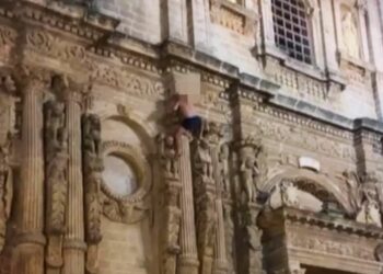 Un moldovean a atacat un avocat cu o bâtă într-o secție de poliție din Italia