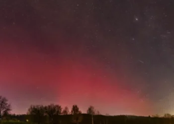 Spectacol rar pe cer! Aurora boreală a fost vizibilă în prima zi a anului, în raionul Soroca, Republica Moldova
