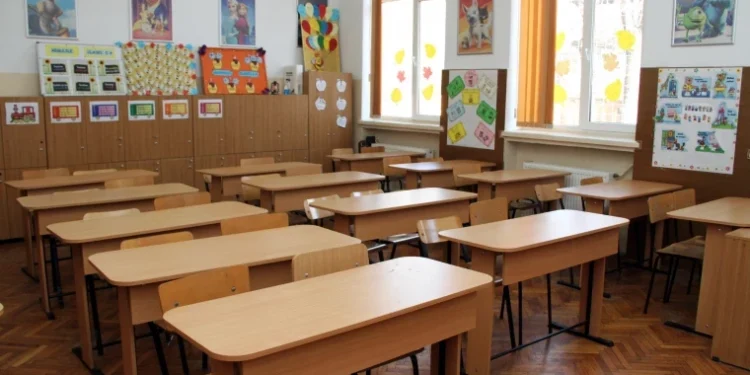 Школьники Молдовы возвращаются в школы 9 января после 15-дневных каникул