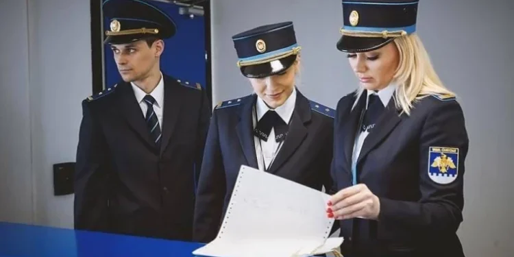 Vameșilor li se va interzice folosirea telefoanelor mobile în timpul muncii