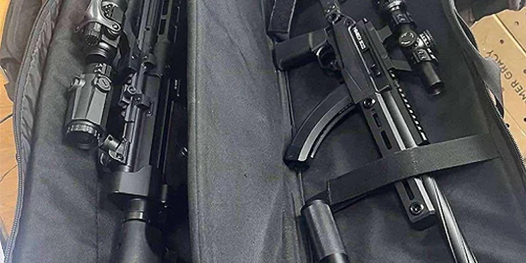 Arme descoperite în bagaje: două cazuri de transport ilegal într-o singură zi