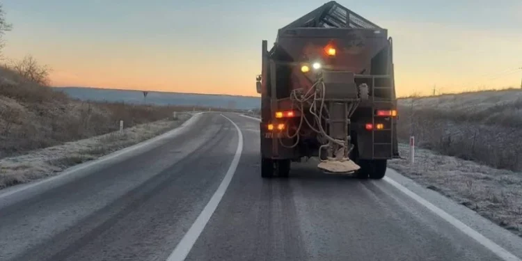 Ожидаются осадки: Госадминистрация дорожного управления предупреждает водителей
