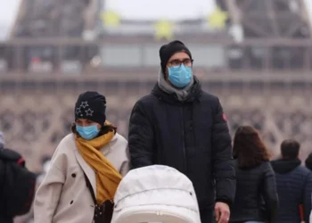 O nouă epidemie? În Franța, oamenii sînt îndemnați să poarte măști