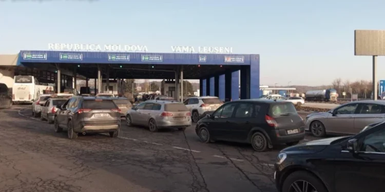 На двух КПП страны наблюдается интенсивное движение