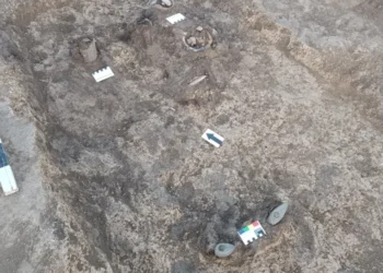 Mormânt din epoca bronzului descoperit în apropiere de Dondușeni: vase și topoare de piatră descifrate de arheologi