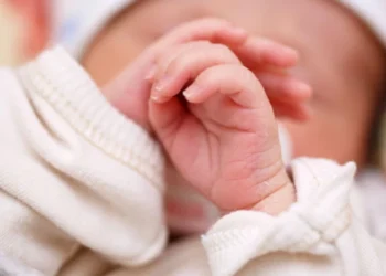 Momente emoționante – un băiețel a văzut lumina zilei direct în ambulanță