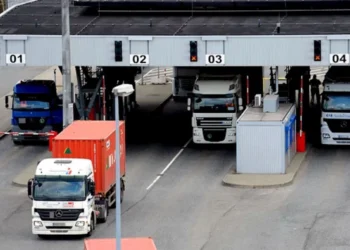 Șoferii de camioane se vor putea programa online pentru traversarea frontierei