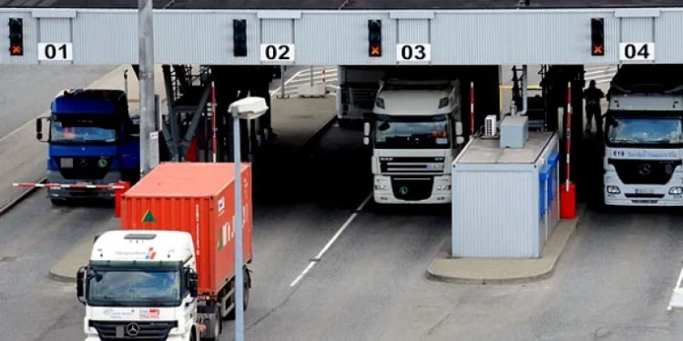 Șoferii de camioane se vor putea programa online pentru traversarea frontierei
