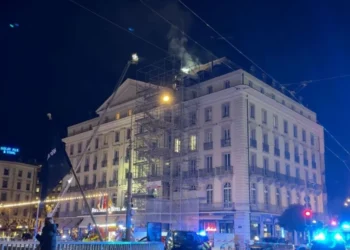 Foc izbucnit la cel mai vechi hotel de lux din Geneva: Pompierii intervin