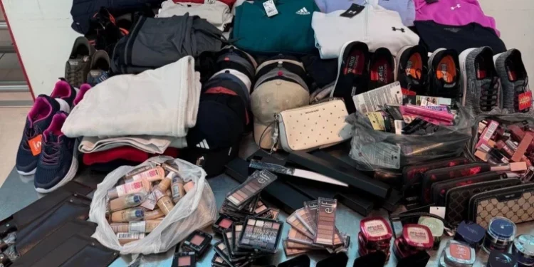 Bunuri nedeclarate descoperite într-un bagaj la Aeroportul Internațional Chișinău