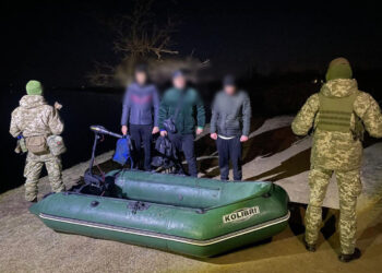 Trei persoane reținute de polițiștii de frontieră ucraineni pentru tentativă de trecere ilegală a graniței