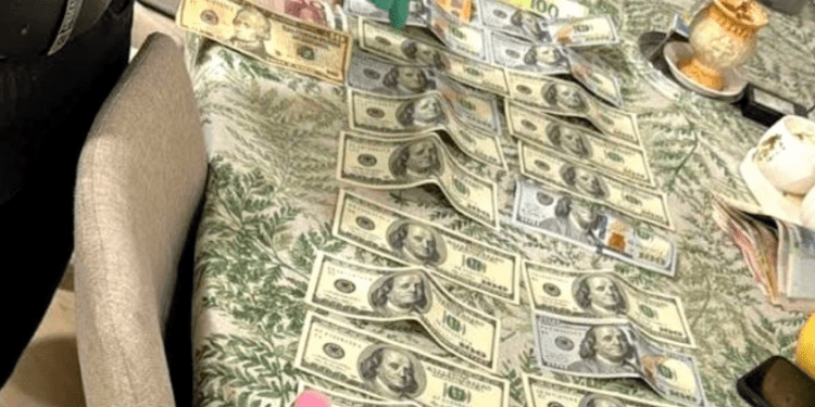 CNA și procurorii din Bălți rețin trei administratori autorizați într-un dosar de abuz de serviciu și trafic de influență