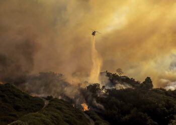 Резиденция Камалы Харрис оказалась в зоне эвакуации из-за лесных пожаров