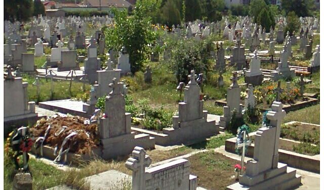 Aur scos din sicrie. Trei persoane din nordul țării, reținute pentru profanarea mormintelor