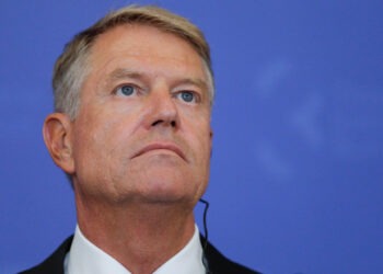 AUR cere convocarea Parlamentului pentru a începe procedura de suspendare a președintelui Iohannis