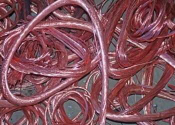 Doi români au ajuns la închisoare în Belgia pentru că au furat kilometri de cabluri. Un detaliu i-a dat de gol