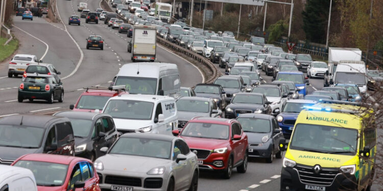 Orașul unde șoferii au petrecut în medie 101 de ore în trafic. Care este cel mai aglomerat loc din Europa