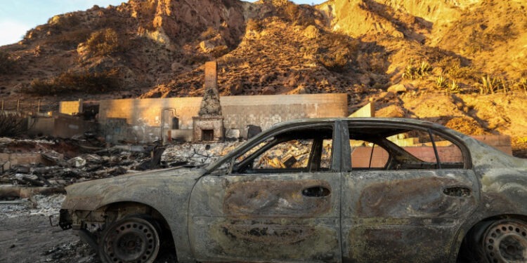 Crește bilanțul incendiilor din California. 11 oameni şi-au pierdut viaţa. Biden: Los Angeles-ul seamănă cu o „scenă de război”