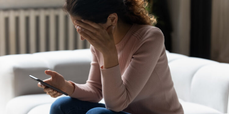 Escrocherie în București: O femeie a fost convinsă să-și vândă casa și să-i dea banii unui fals medic care i-a câștigat încrederea