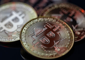 Un bărbat a aruncat din greșeală la gunoi Bitcoini în valoare de 710 milioane de euro și nu mai poate să-i recupereze