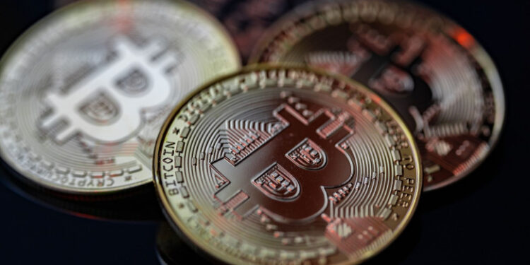 Un bărbat a aruncat din greșeală la gunoi Bitcoini în valoare de 710 milioane de euro și nu mai poate să-i recupereze