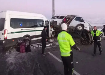 Почти 30 человек пострадали при столкновении микроавтобусов на востоке Турции