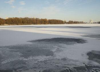 Предупреждение о ледовых явлениях на водоемах: опасность с 16 по 19 января