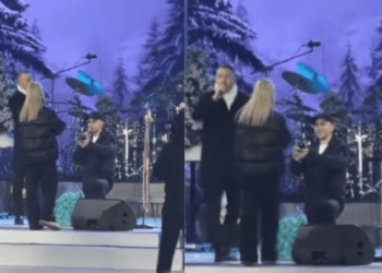 O cerere în căsătorie de neuitat: Tânăra a spus ‘DA’ pe scena din PMAN, la concertul de Revelion-p-pp