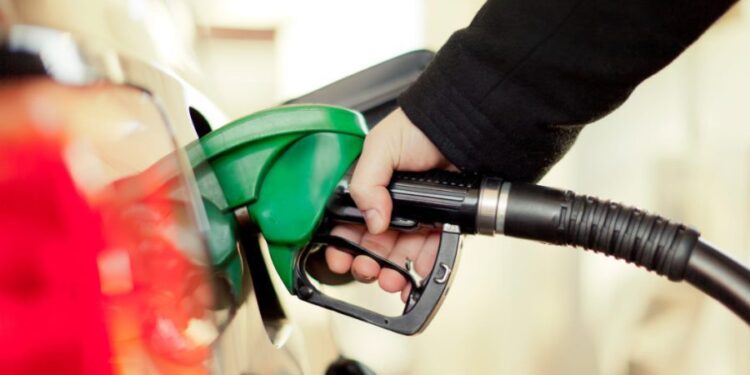 Nu-i surpriză. Carburanții se scumpesc și în weekend