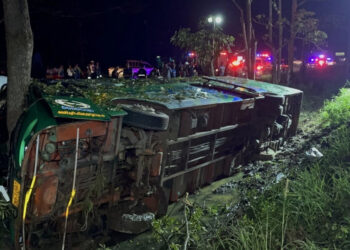 В Таиланде автобус с туристами попал в ДТП, 30 человек пострадали