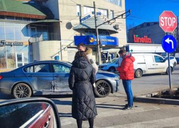 Accident de lux la Durlești: Două BMW-uri s-au lovit violent la o intersecție