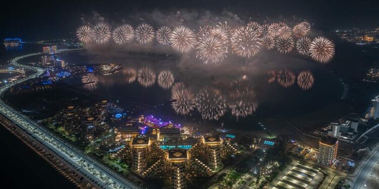 Focurile de artificii de Anul Nou din emiratul Ras al-Khaimah au bătut două recorduri mondiale.
